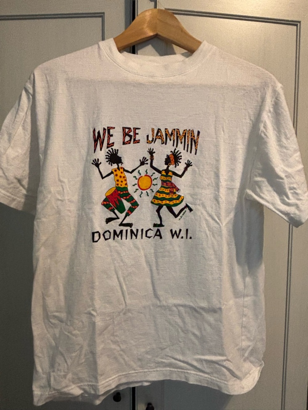 Dominica island t-shirt graphic Size Small